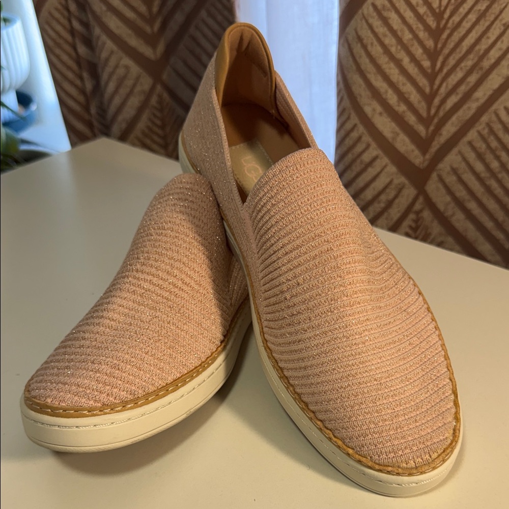 Lite weight- UGG Women's Alameda Sammy Slip-On Sneaker